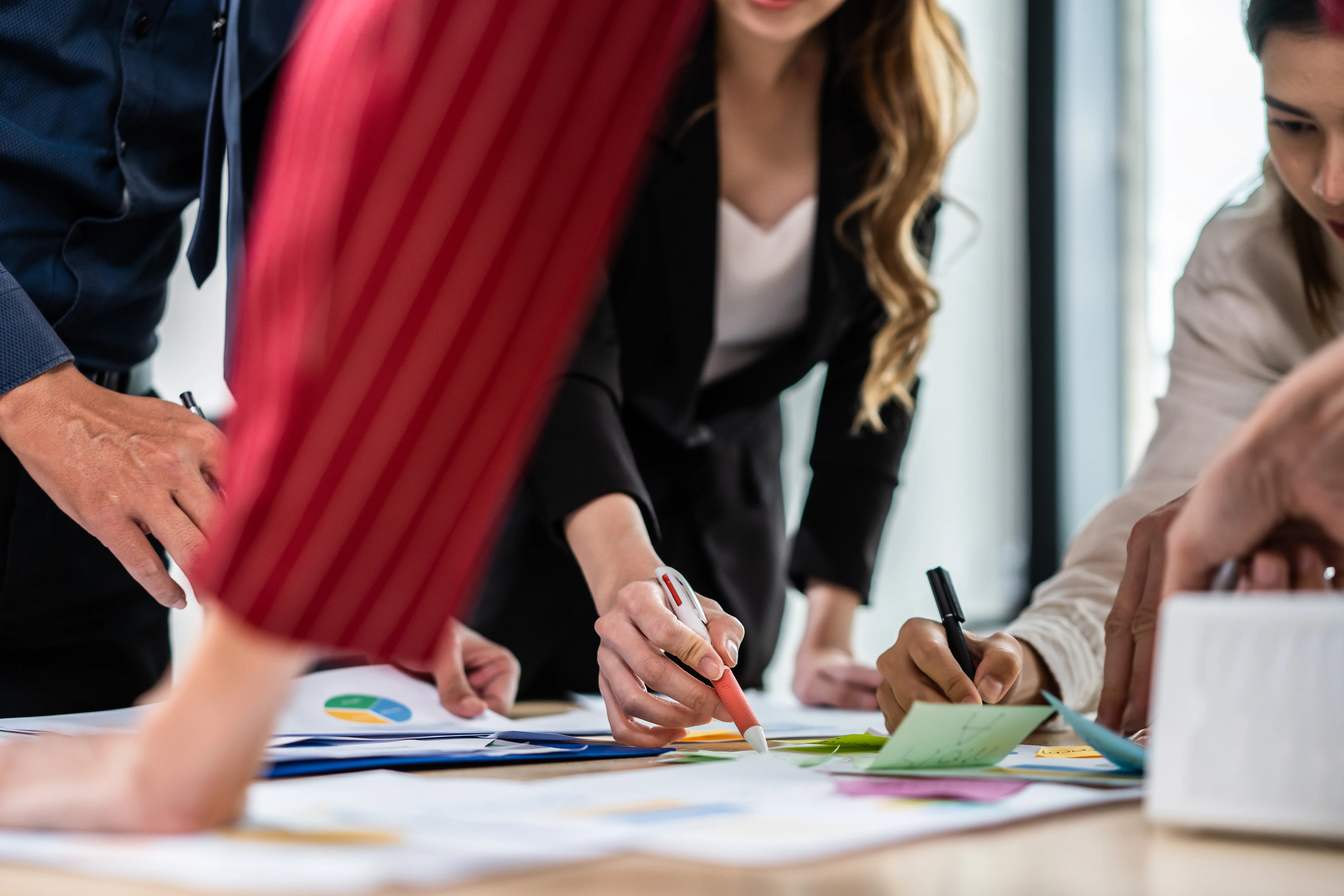 Consultation entre un dirigeant et son avocat fiscaliste à Toulon